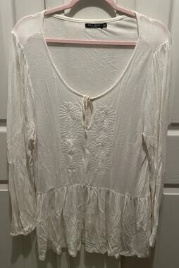 Max Jeans Size Large Embroidered Floral Boho Cream Colored Top
